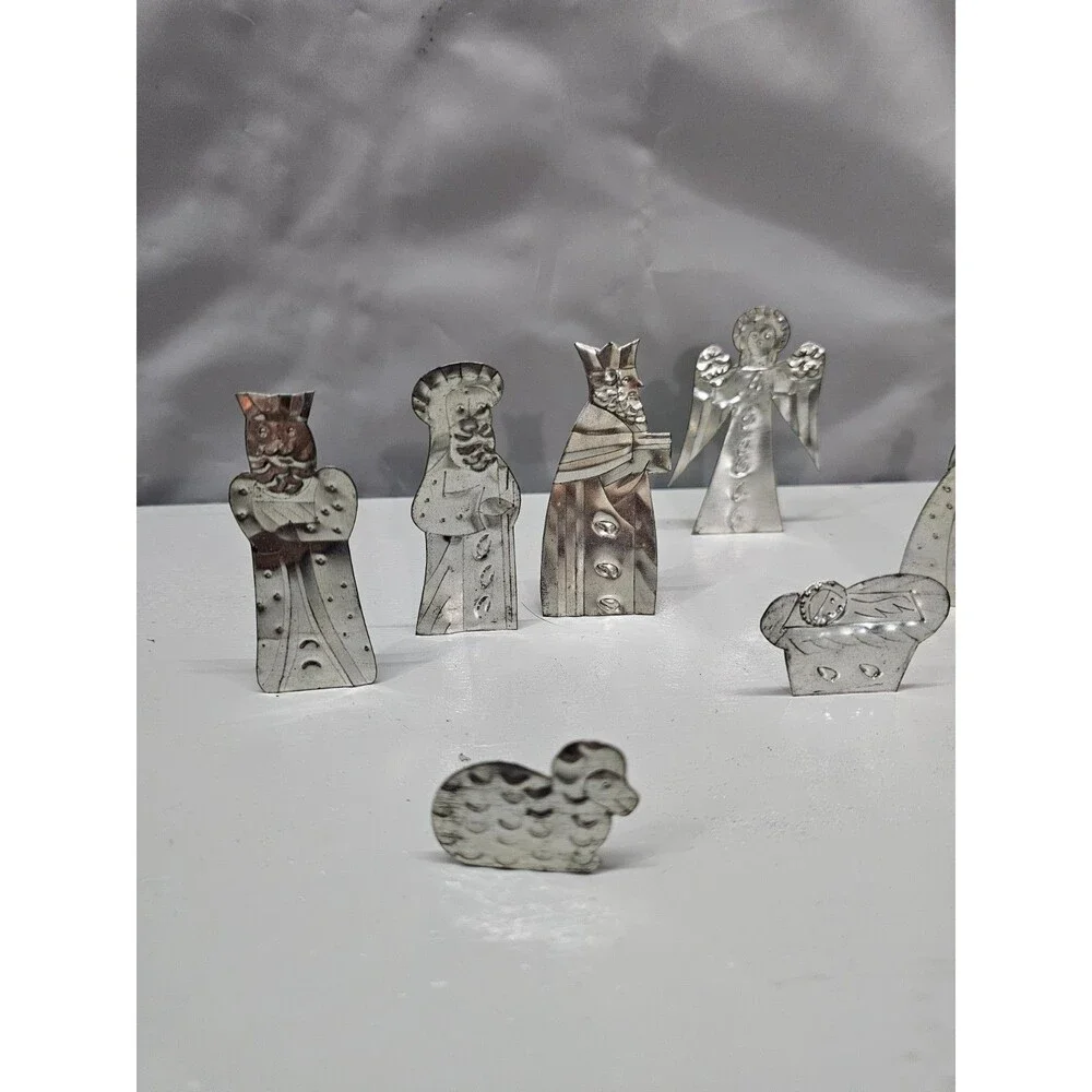 Mexican Hojalata Tin Nativity Set Folk Art 11 Piece With Storage Box
